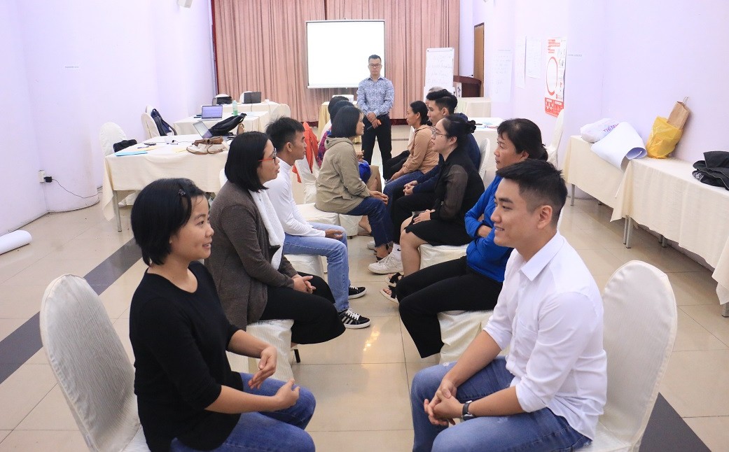 Hà Nội: Tập huấn về phương pháp điều hành buổi truyền thông về quyền trẻ em cho cha mẹ và người chăm sóc trẻ khuyết tật
